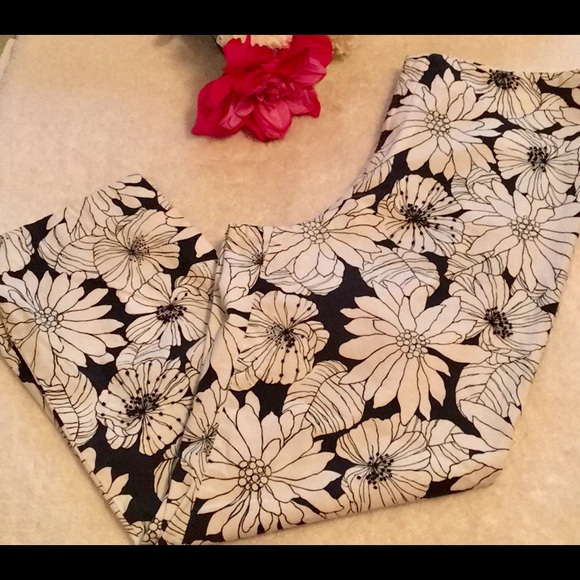 Gap Capri Pants Floral print beaded detail - Picture 6 of 6